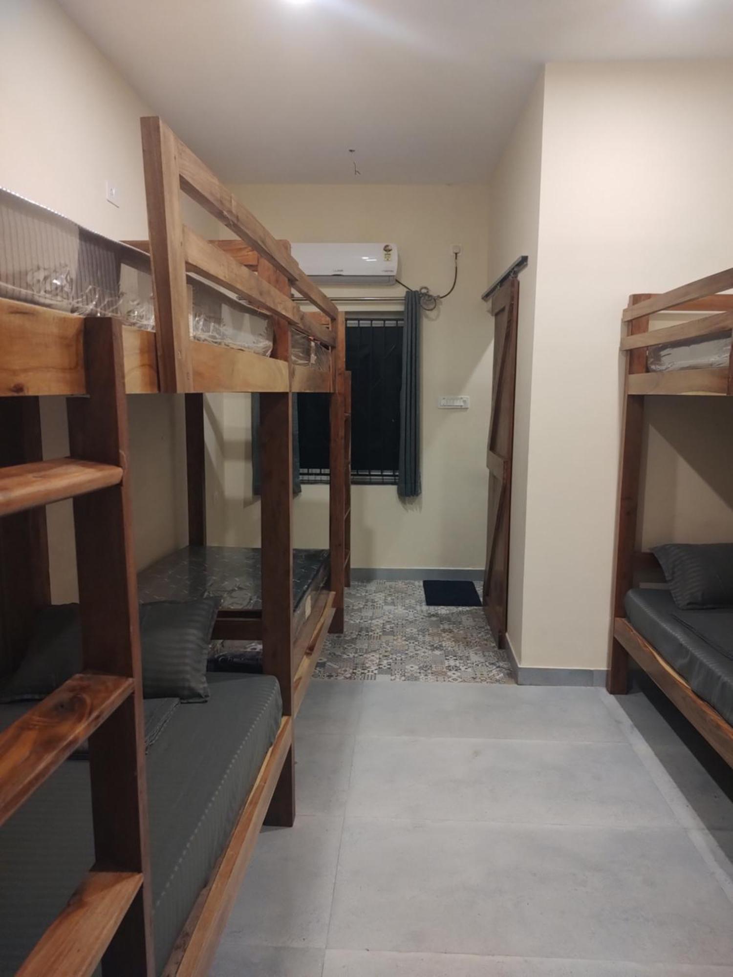 Tavasmi Hostel Puri Ngoại thất bức ảnh