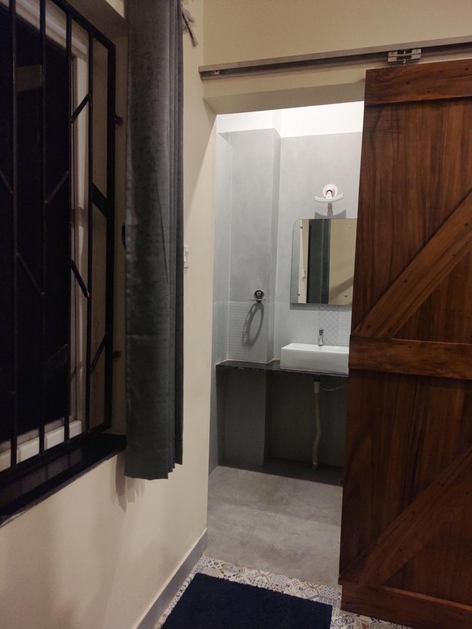 Tavasmi Hostel Puri Ngoại thất bức ảnh