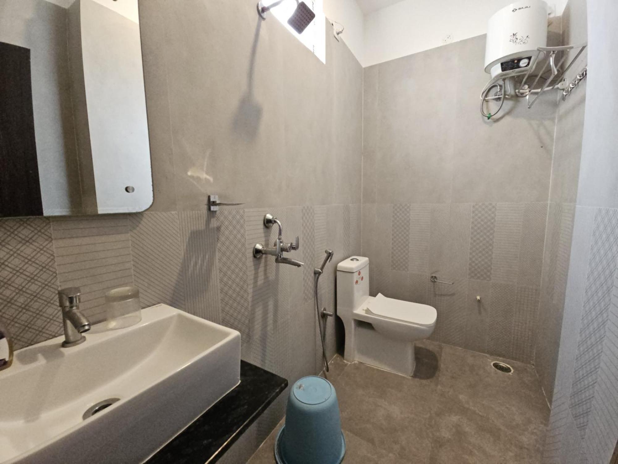 Tavasmi Hostel Puri Ngoại thất bức ảnh